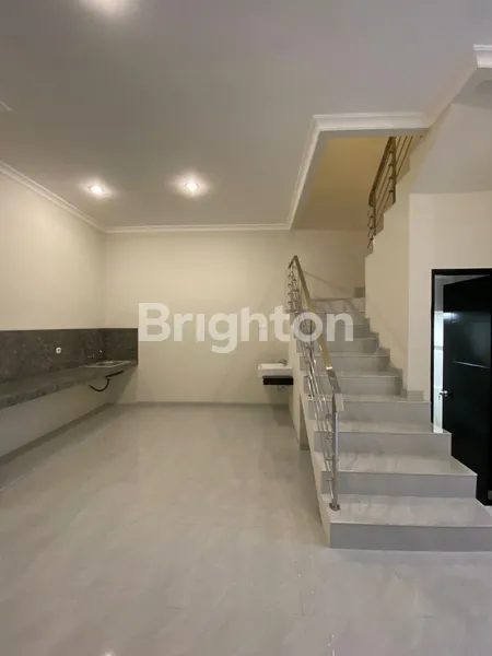 image RUMAH NEW GRESS MINIMALIS KLAMPIS SEMOLO, LOKASI STRATEGIS TENGAH KOTA, DEKAT SUPERMARKET HOKKY MERR, DEKAT KLAMPIS WISMA MUKTI MANYAR NGINDEN, PERUMAHAN ONE GATE SYSTEM, READY 2 UNIT JEJER (7)