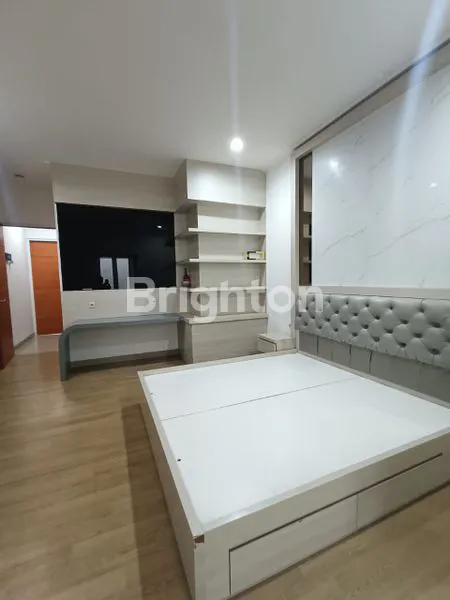 image RUMAH 3 LANTAI DEKAT TANJUNG DUREN, JAKARTA BARAT, LOKASI STRATEGIS (3)