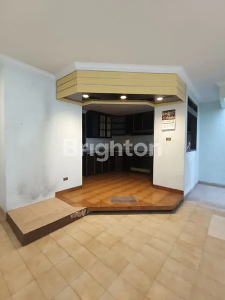 image RUMAH HOEK 2 LANTAI DI DURI KEPA, JAKARTA BARAT (5)