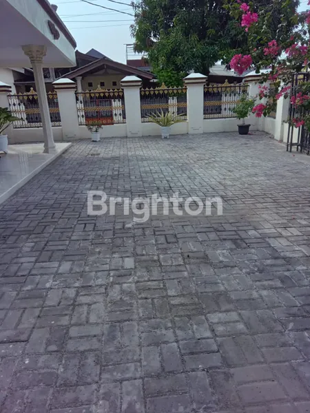 image RUMAH HALAMAN LUAS SIAP HUNI DEKAT STASIUN KRANJI (4)