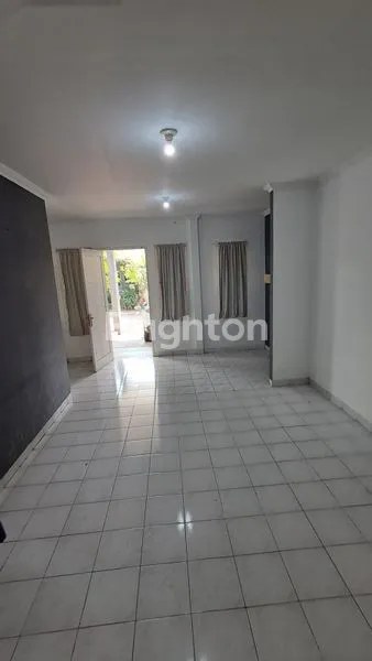 image RUMAH RAPI DISEWAKAN (3)