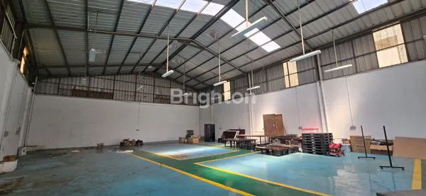 image GUDANG PINGGIR JALAN RAYA (2)