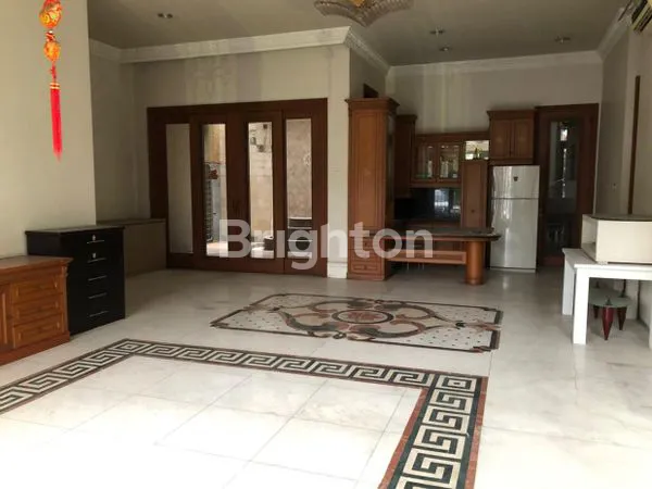 image RUMAH MEWAH LOKASI PREMIUM DI PENISI PERMAI PIK,AKSES MUDAH NYAMAN HUNI. (3)