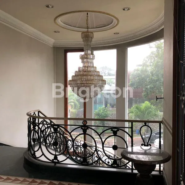 image RUMAH MEWAH LOKASI PREMIUM DI PENISI PERMAI PIK,AKSES MUDAH NYAMAN HUNI. (2)