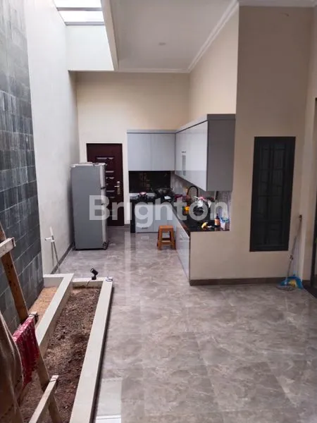 image DIJUAL CEPAT RUMAH SIAP HUNI, PLAFON TINGGI & CARPORT LUAS (7)