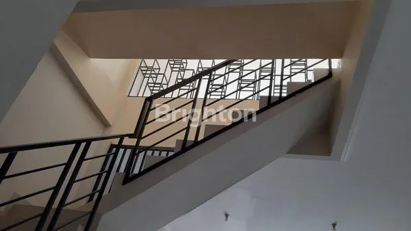 image DIJUAL RUMAH NYAMAN HUNI DI AREA JANTUNG GADING SERPONG (4)