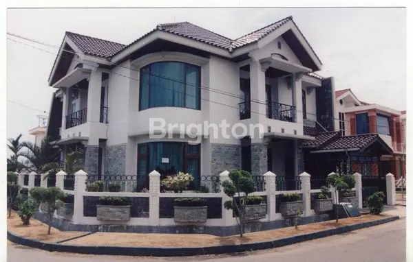 image RUMAH CANTIK FURNISHED LENGKAP DI TENGAH KOTA BALIKPAPAN (1)