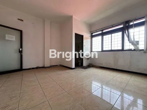 image RUKO BESAR COCOK UTK KANTOR, LOKASI TENGAH KOTA SOLO DAN DEKAT MALL PARAGON!! ISTIMEWA (3)