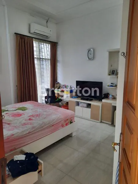 image RUMAH MEWAH HOOK  2 LANTAI DI DHARMAHUSADA INDAH SURABAYA (4)