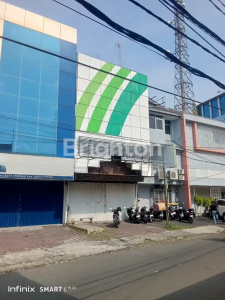 SOLO-SRIWEDARI, RUKO 4 LANTAI TENGAH KOTA SANGAT STRATEGIS DI DAERAH SLAMET RIYADI, INTERIOR KANTOR READY.