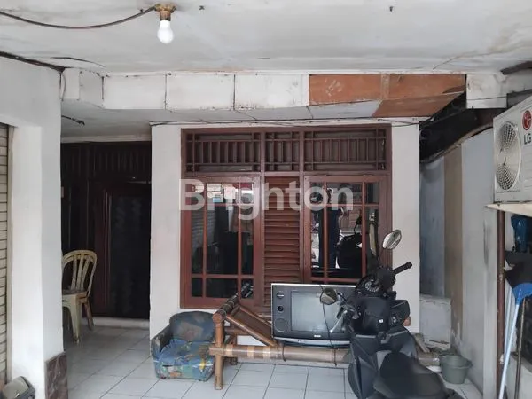 image RUMAH 1,5 LANTAI LT 90 DI KEMAYORAN (2)