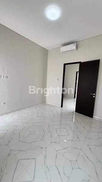 image RUMAH BARU 2 LANTAI KUTISARI INDAH SURABAYA, SIAP HUNI! (5)