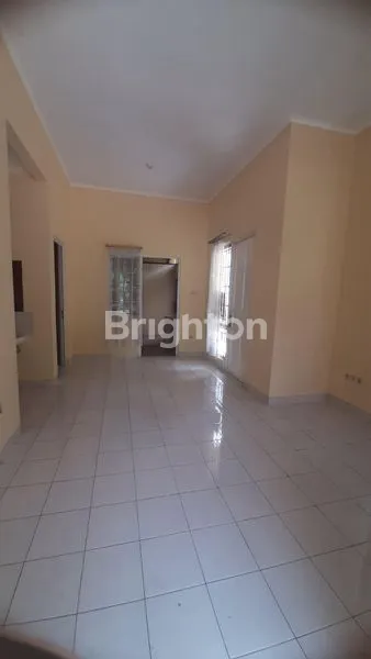 image RUMAH HOEK 1 LANTAI LT 180 SIAP HUNI (3)