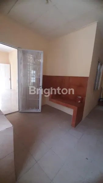 image RUMAH HOEK 1 LANTAI LT 180 SIAP HUNI (6)