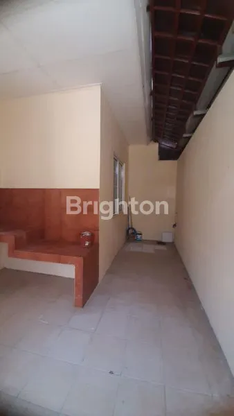 image RUMAH HOEK 1 LANTAI LT 180 SIAP HUNI (7)