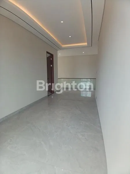 image BARU MINIMALIS SPLIT LEVEL PAKUWON INDAH (6)