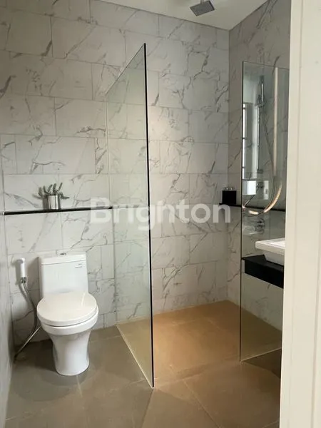 image RUMAH MEWAH 3 LANTAI KONSEP OPEN SPACE DI JAKARTA TIMUR (8)