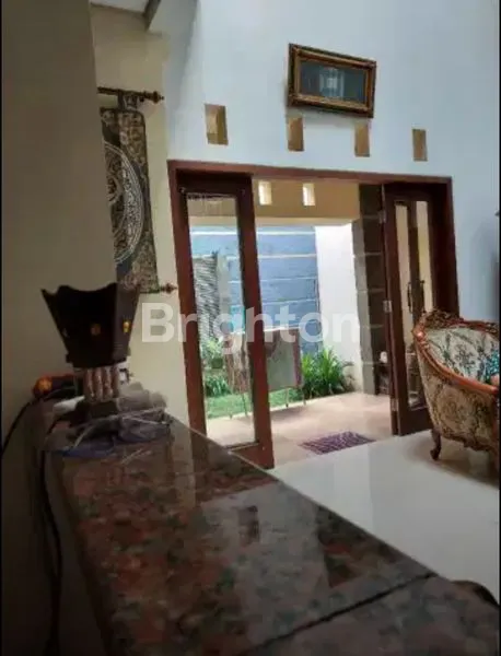 image RUMAH MEWAH 2 LANTAI DAERAH CIKUTRA (3)