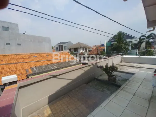image DIJUAL RUMAH MEWAH HOEK DI RAWAMANGUN JAKARTA TIMUR (8)