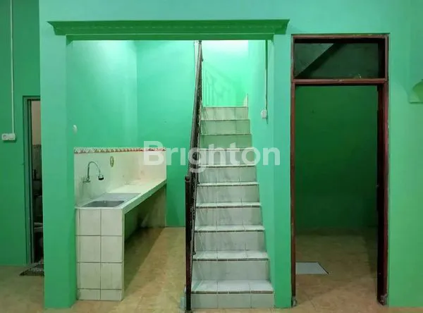 image DIKONTRAKKAN TAHUNAN RUMAH 2 LANTAI TENGAH KOTA (3)