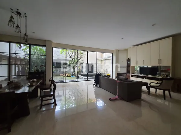 image JUAL RUMAH MEWAH SIAPHUNI DI GRAHA NATURA, LONTAR, SURABAYA (6)