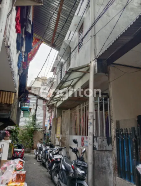 image RUMAH KOST\\\'\\\' MANGGA DUA ROI 7% UK 6X17 4LT 52KM 7KM ROW MOTOR JAKARTA PUSAT (3)