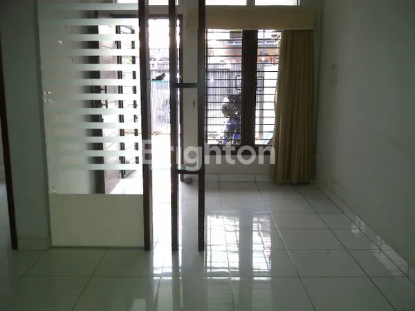 image RUMAH 2 SETENGAH LANTAI KEPA DURI JAKARTA BARAT  (1)