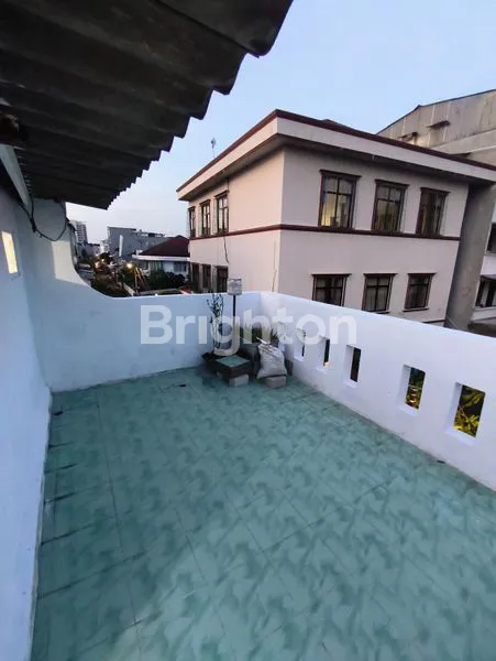 image DISEWAKAN RUMAH 3½ LANTAI DI KOMPLEK JEMBATAN DUA – SIAP HUNI, STRATEGIS DEKAT PIK & PLUIT, 28 JUTA/TAHUN (8)