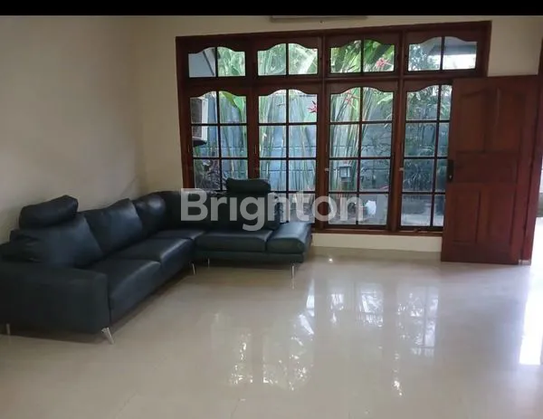 image DISEWAKAN RUMAH SEMI VILLA  (3)