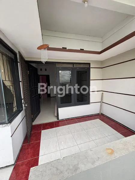 image RUMAH 2 LANTAI SIAP HUNI DEKAT KAMPUS BRAWIJAYA DALAM CLUSTER ONE GATE SYSTEM PERMATA JINGGA MALANG KOTA (4)