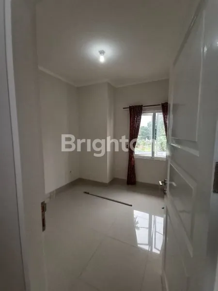 image RUMAH 2 LANTAI SIAP HUNI DI GADING SERPONG, 3+1 KT (4)