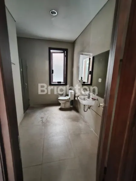 image RUMAH DHARMAHUSADA MAS 2 LANTAI LOKASI STRATEGIS  (8)