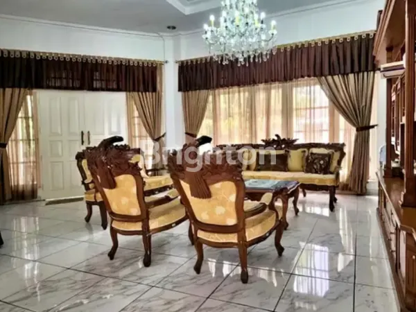 image RUMAH HOOK MEWAH SHM – 6+2 KAMAR, GARASI & CARPORT LUAS (4)