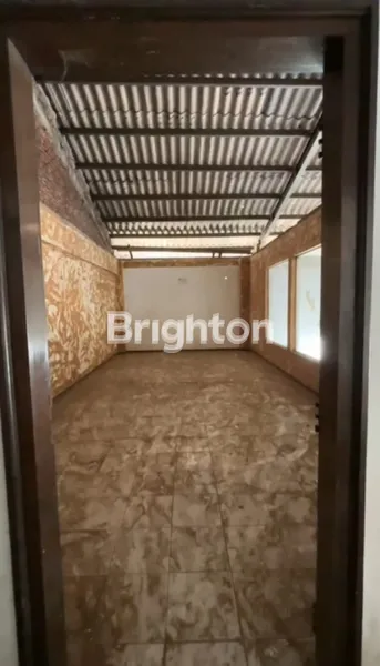 image GEDUNG MEGAH LETAKNYA STRATEGIS DI PUSAT KOTA SURABAYA (5)