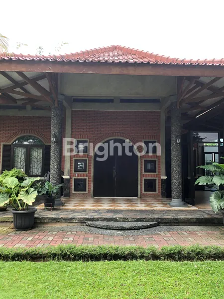 image RUMAH RAPI LUAS DAN TERAWATA SIAP HUNI  (3)