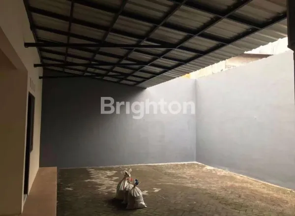 image DISEWAKAN RUMAH MINIMAL 2 TAHUN LOKASI STRATEGIS DEKAT ROYAL PLAZA DI KETINTANG (2)