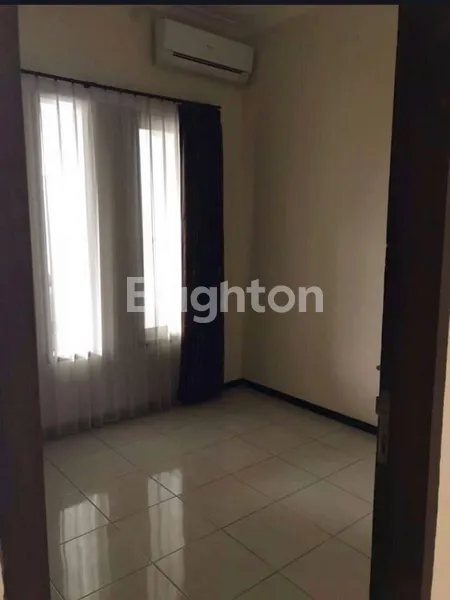 image DISEWAKAN RUMAH MINIMAL 2 TAHUN LOKASI STRATEGIS DEKAT ROYAL PLAZA DI KETINTANG (2)