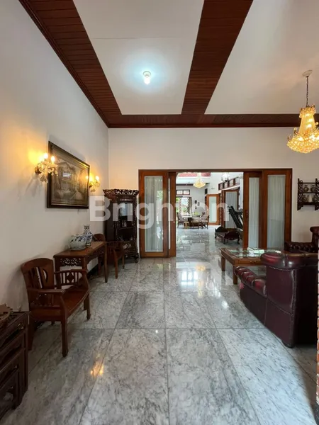 image RUMAH MEWAH 2 LANTAI DI JALAN PUTER RAYA BINTARO JAYA SEKTOR 5 (3)