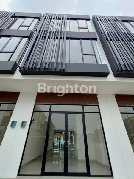 image HAMPTON WALK,  2 MUKA (ALFRESCO), 3 LANTAI, BERADA DIKAWASAN KOMERSIAL GADING SERPONG  (1)