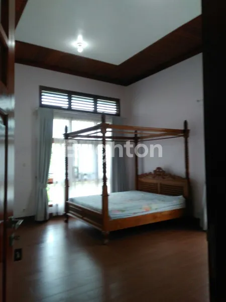 image RUMAH MEWAH 2 LANTAI DI JALAN PUTER RAYA BINTARO JAYA SEKTOR 5 (8)