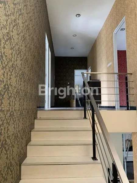 image RUMAH ADA KOLAM RENANG DI BARUK UTARA9 (8)