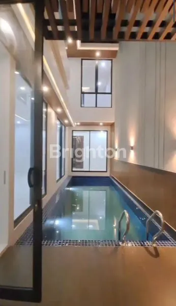 NEW HOUSE 2 LT BARU GRESS MEWAH ADA POOL KOLAM RENANG DEKAT RAYA MERR AREA KOMERSIAL RUNGKUT UNIVERSITAS UBAYA TENGGILIS SEKOLAH IPH EAST