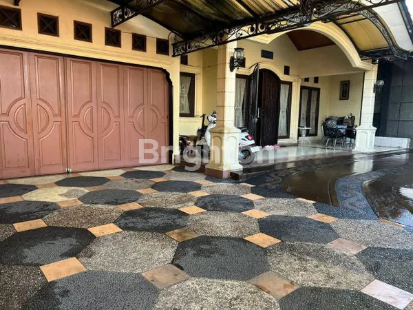image RUMAH TINGGAL STRATEGIS PLUS KOLAM RENANG DI PINGGIR JALAN DEKAT BKT – DUREN SAWIT, JAKARTA TIMUR\N (2)
