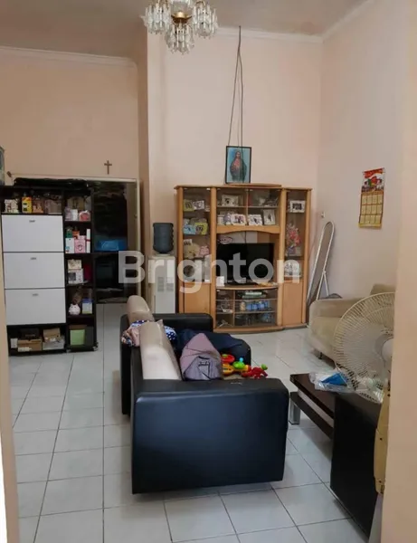 image HUNIAN NYAMAN & TERAWAT RUMAH 1,5 LANTAI DI SURABAYA UTARA (6)