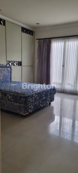 image RUMAH MEWAH SIAP HUNI  PURI GALAXY CLUSTER DEPAN, DEKAT MERR ARAYA (2)