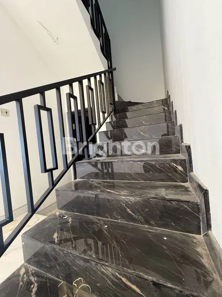 image RUMAH MINIMALIS MODERN ARAYA ROW JALAN LEBAR DEKAT 0 KM JALAN RAYA MERR (2)