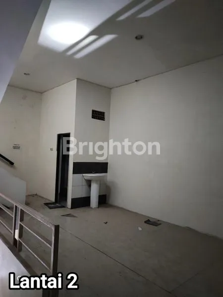 image RUKO STRATEGIS DERETAN STARBUCKS DEKAT TELAGA COCOK UNTUK KANTOR ATAU USAHA DI CITRALAND SURABAYA BARAT (4)