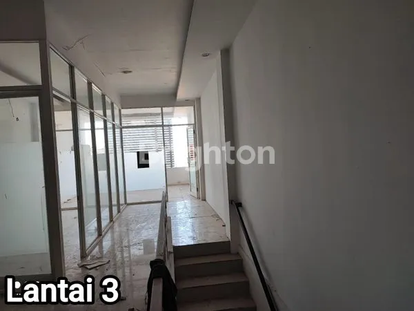 image RUKO STRATEGIS DERETAN STARBUCKS DEKAT TELAGA COCOK UNTUK KANTOR ATAU USAHA DI CITRALAND SURABAYA BARAT (5)