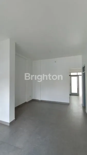 image RUMAH MEWAH SIAP HUNI DI TAMAN MADIUN (2)