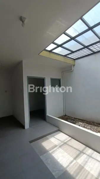 image RUMAH MEWAH SIAP HUNI DI TAMAN MADIUN (3)